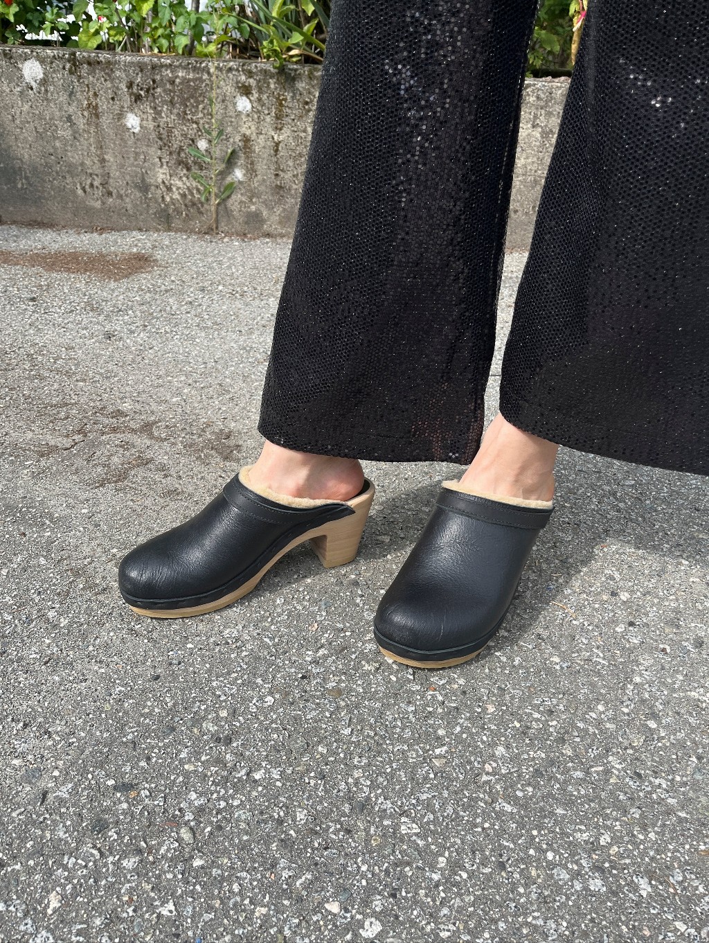 No. 6 Dakota Shearling Clog Mid Heel Ink Aviator